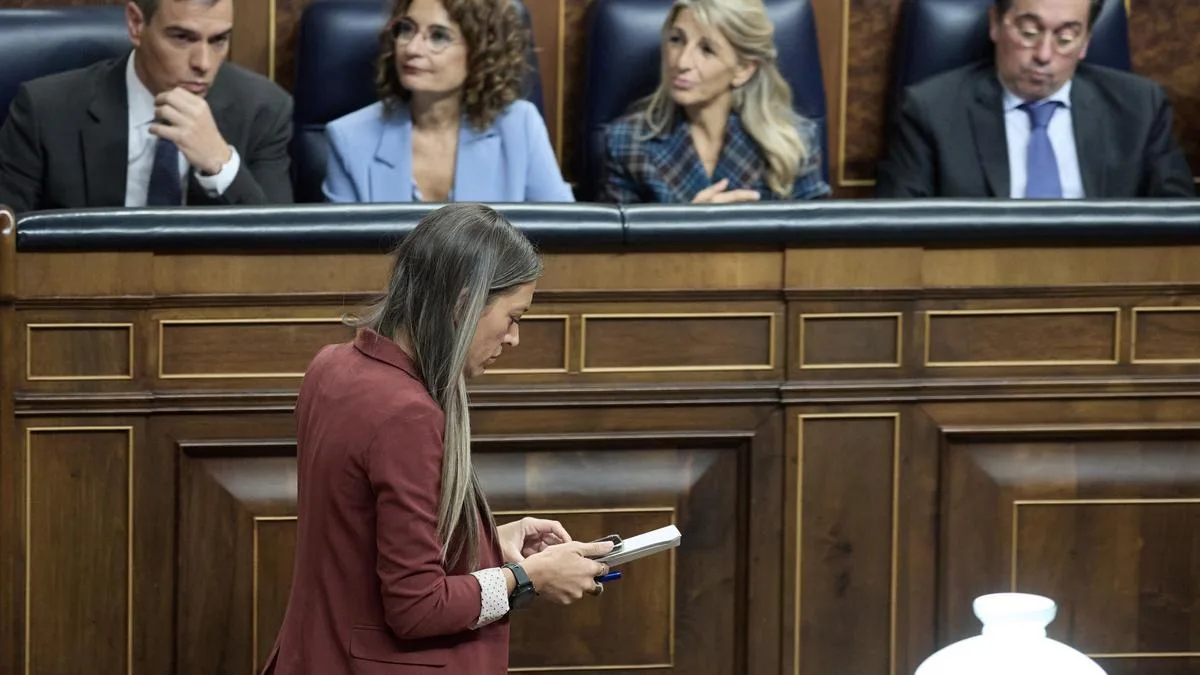 elecciones en extremadura: el pp lidera pero sin mayoría absoluta, mientras el psoe enfrenta una derrota histórica.