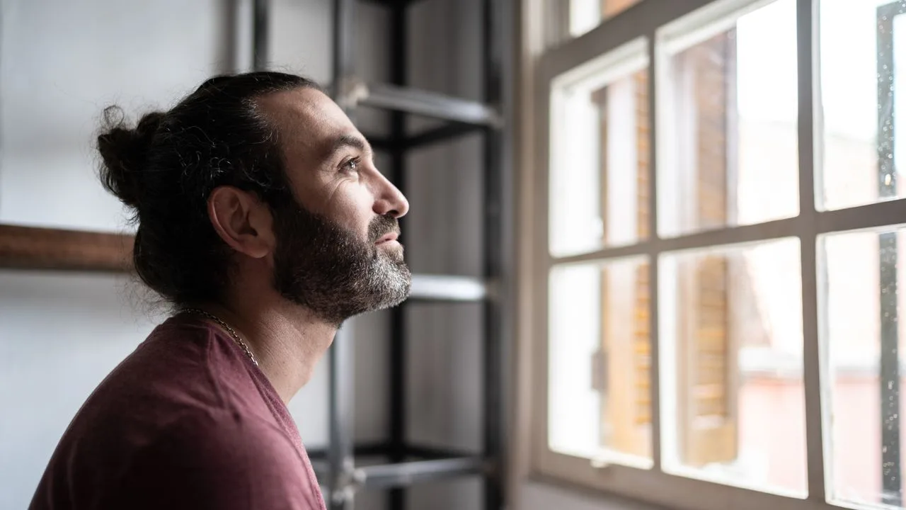 descubre cuál es el hábito mental dañino cotidiano según juan muvdi y aprende a identificarlo para mejorar tu bienestar emocional y mental.