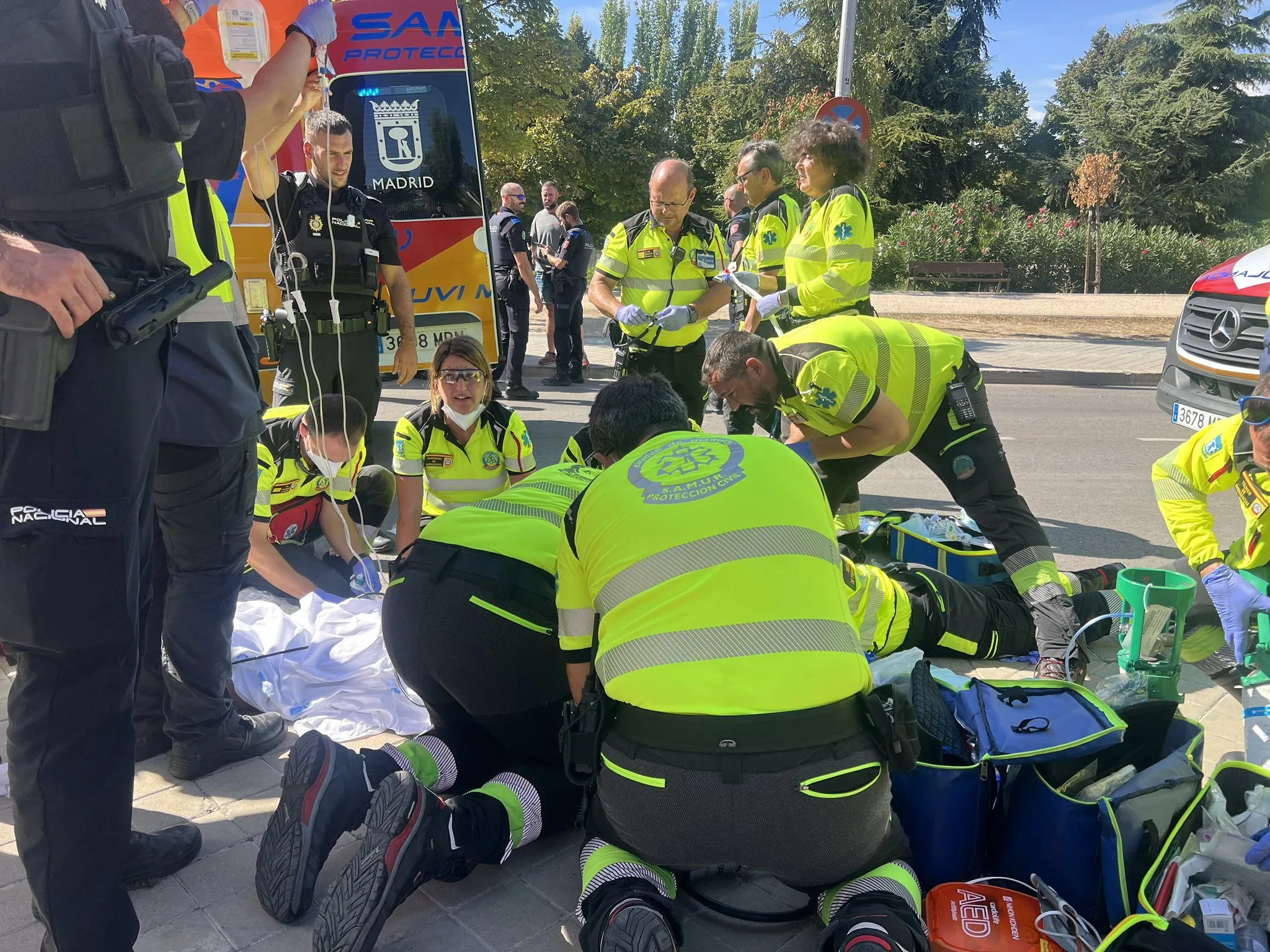 una mujer fallece en catarroja tras un acto de agresión. descubre los detalles y el desarrollo de este lamentable suceso.