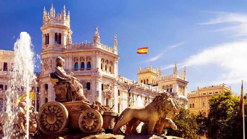 obtén la nacionalidad española desde la colombiana para sefardíes en madrid. asesoramiento experto y trámite rápido para recuperar tu derecho histórico.
