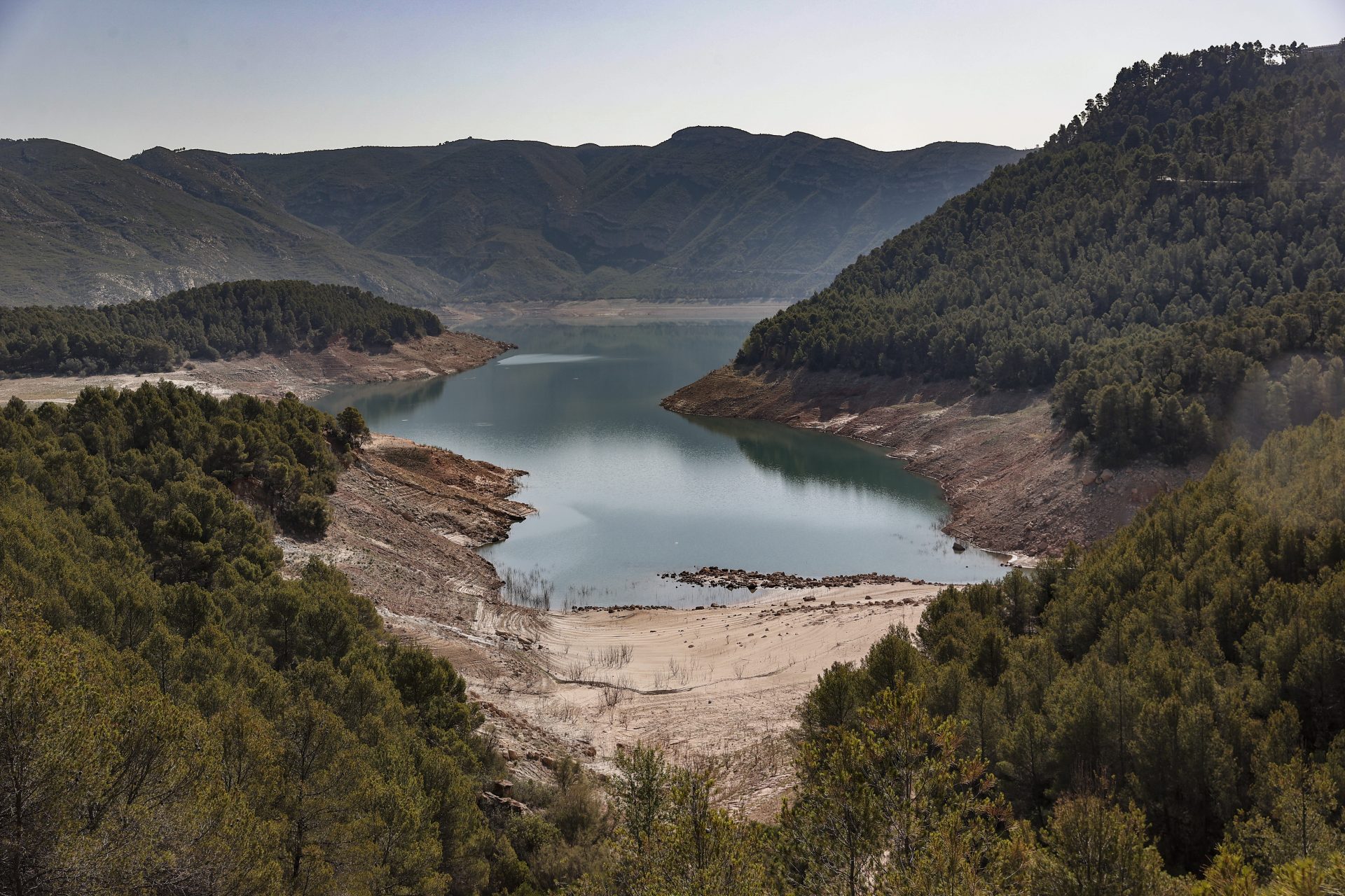 consulta la reserva hídrica actual en embalses españoles y obtén información actualizada sobre el nivel de agua almacenada en todo el territorio nacional.