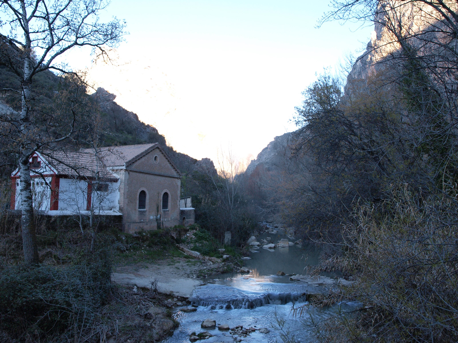 descubre las principales amenazas que enfrenta el río velillos en andalucía, incluyendo la contaminación, la deforestación y el impacto humano, y conoce las acciones para proteger este importante ecosistema.