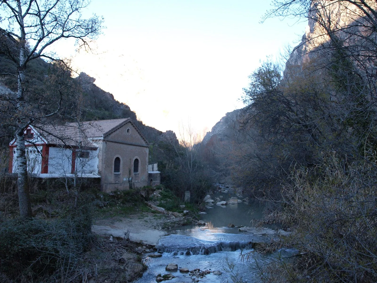 descubre las principales amenazas que enfrenta el río velillos en andalucía, incluyendo la contaminación, la deforestación y el impacto humano, y conoce las acciones para proteger este importante ecosistema.