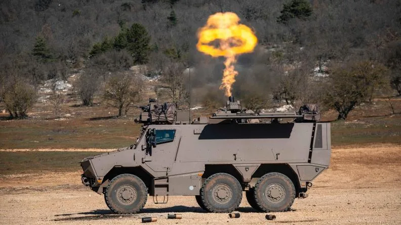 el ejército francés refuerza su defensa con la incorporación de avanzados vehículos scorpion, mejorando movilidad y capacidad operativa en misiones de seguridad.