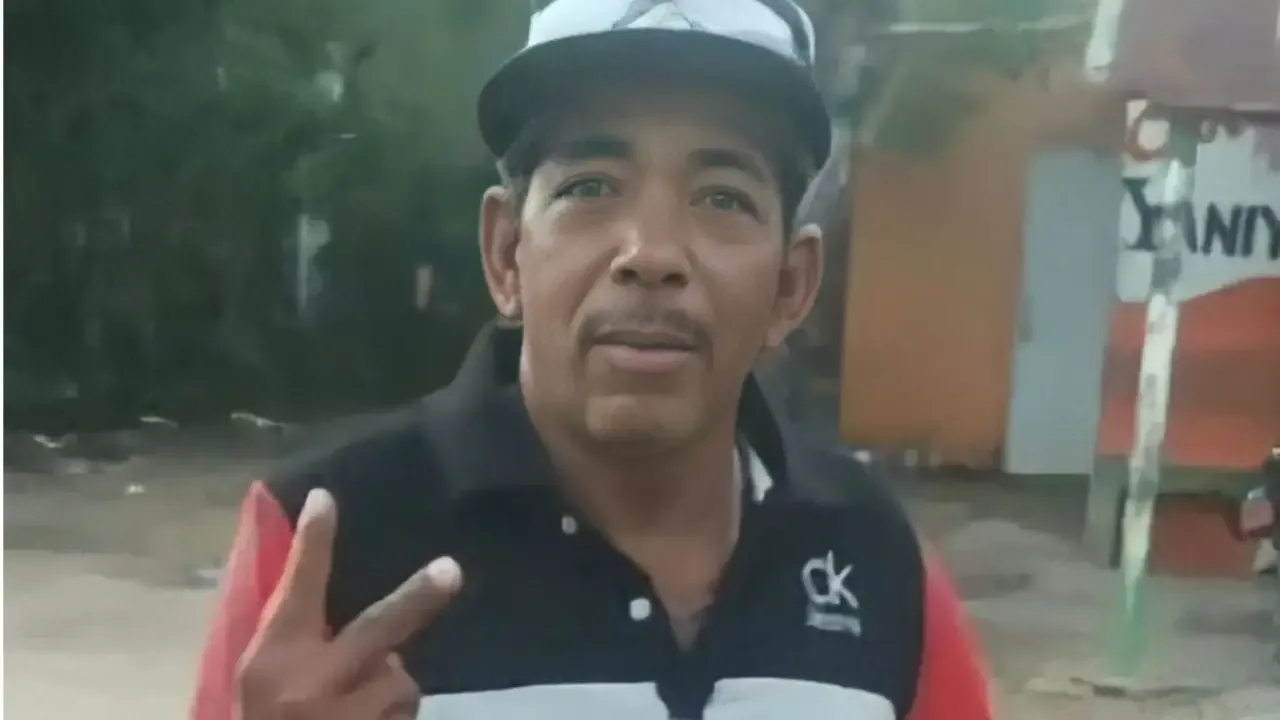 descubre la increíble historia de un hombre de 50 años que vivió 20 años con un tumor gigante de 60 kg, enfrentando desafíos y mostrando una increíble fuerza y resistencia.