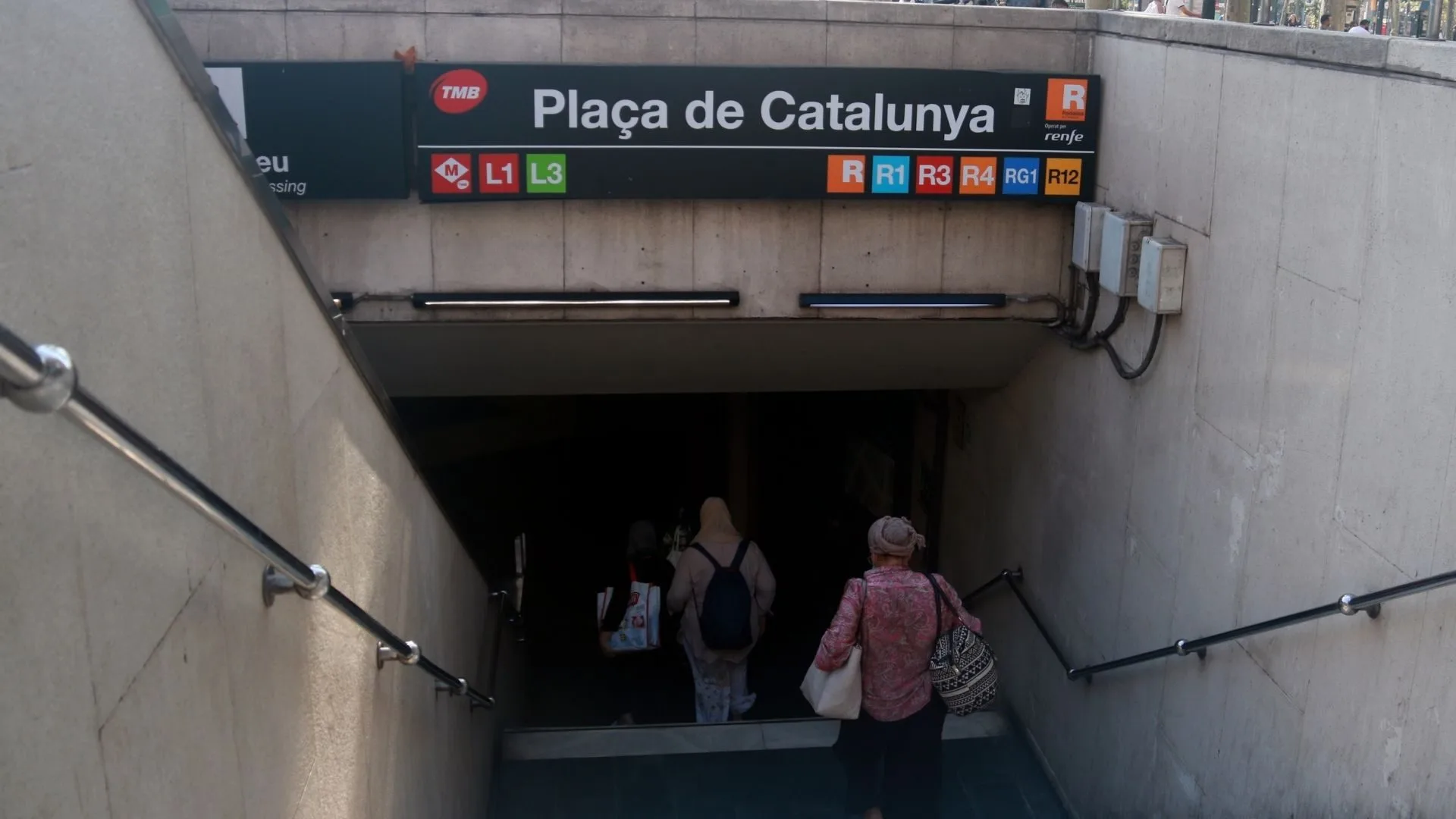 disfruta de mitad de precio en las líneas de rodalies y viajes gratis durante 1 mes. ¡aprovecha esta oferta exclusiva para moverte cómodamente y ahorrar en tus trayectos diarios!
