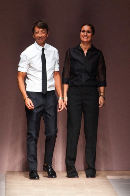 descubre la historia de las musas españolas de valentino y su entrañable amistad con naty, paloma y rossy, una conexión llena de estilo y creatividad.