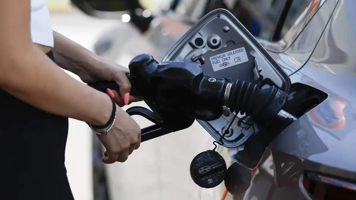 descubre las previsiones y análisis sobre el precio de la gasolina en españa para el año 2026. información actualizada y tendencias del mercado energético.