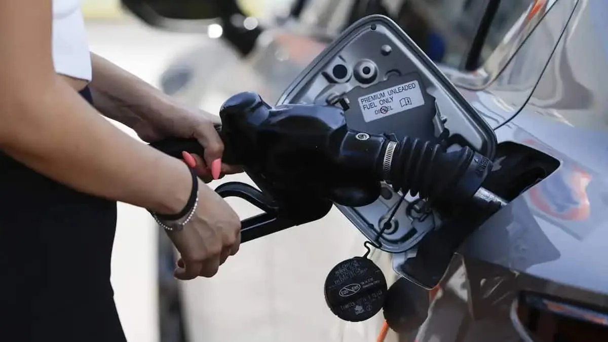 descubre las previsiones y análisis sobre el precio de la gasolina en españa para el año 2026. información actualizada y tendencias del mercado energético.