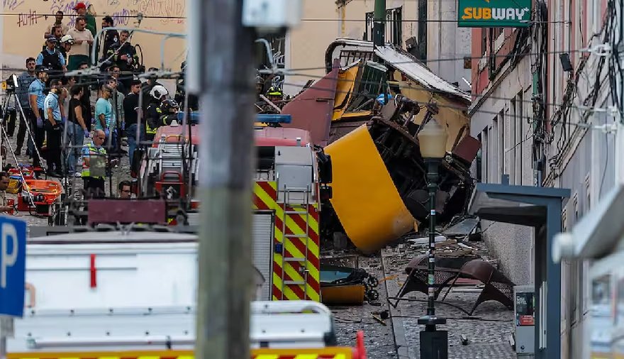 tragedia en adamuz: cinco muertos y cien heridos tras un descarrilamiento. conozca los detalles del accidente y las últimas noticias.