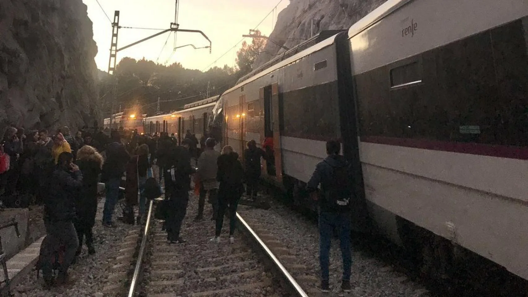 descubre las últimas novedades sobre accidentes ferroviarios en adamuz y rodalies. mantente informado con noticias actualizadas y detalles esenciales.